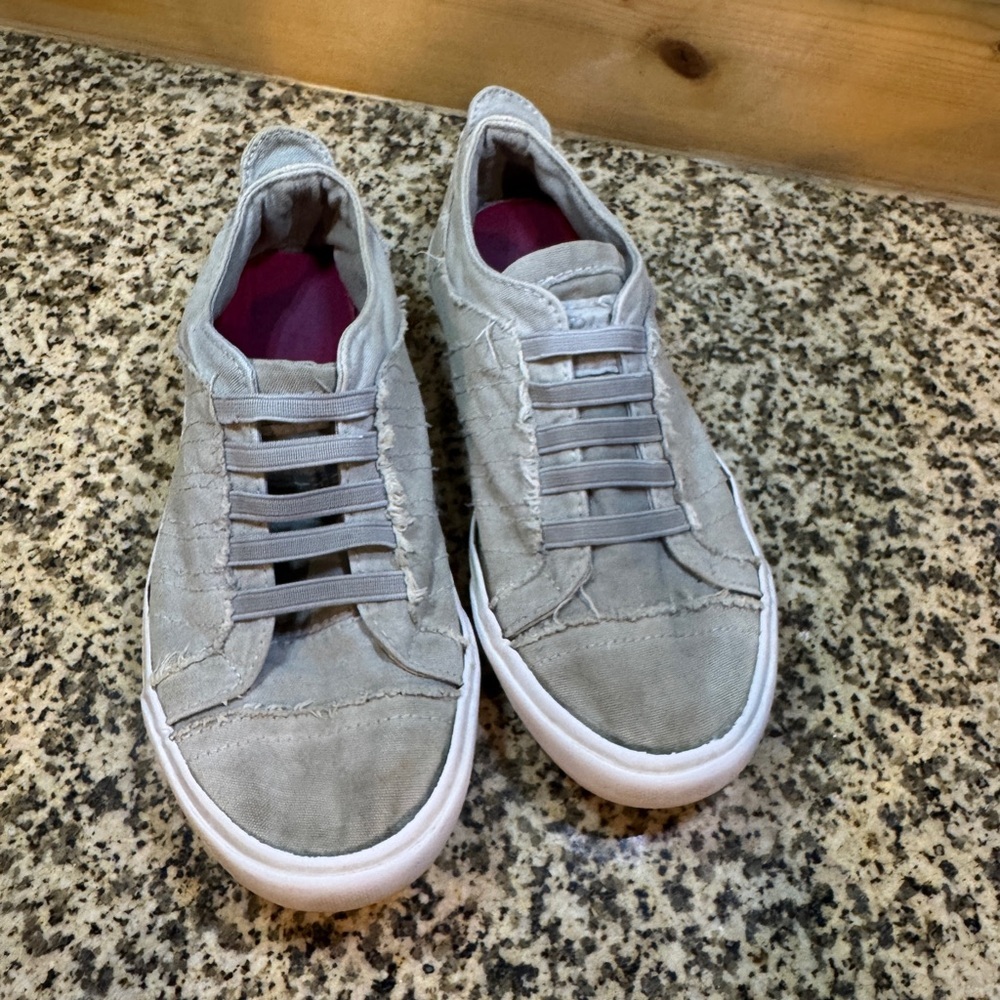 Blowfish Malibu Play Kids Grey Canvas Slip On Distressed Sneakers Size 2.5‎